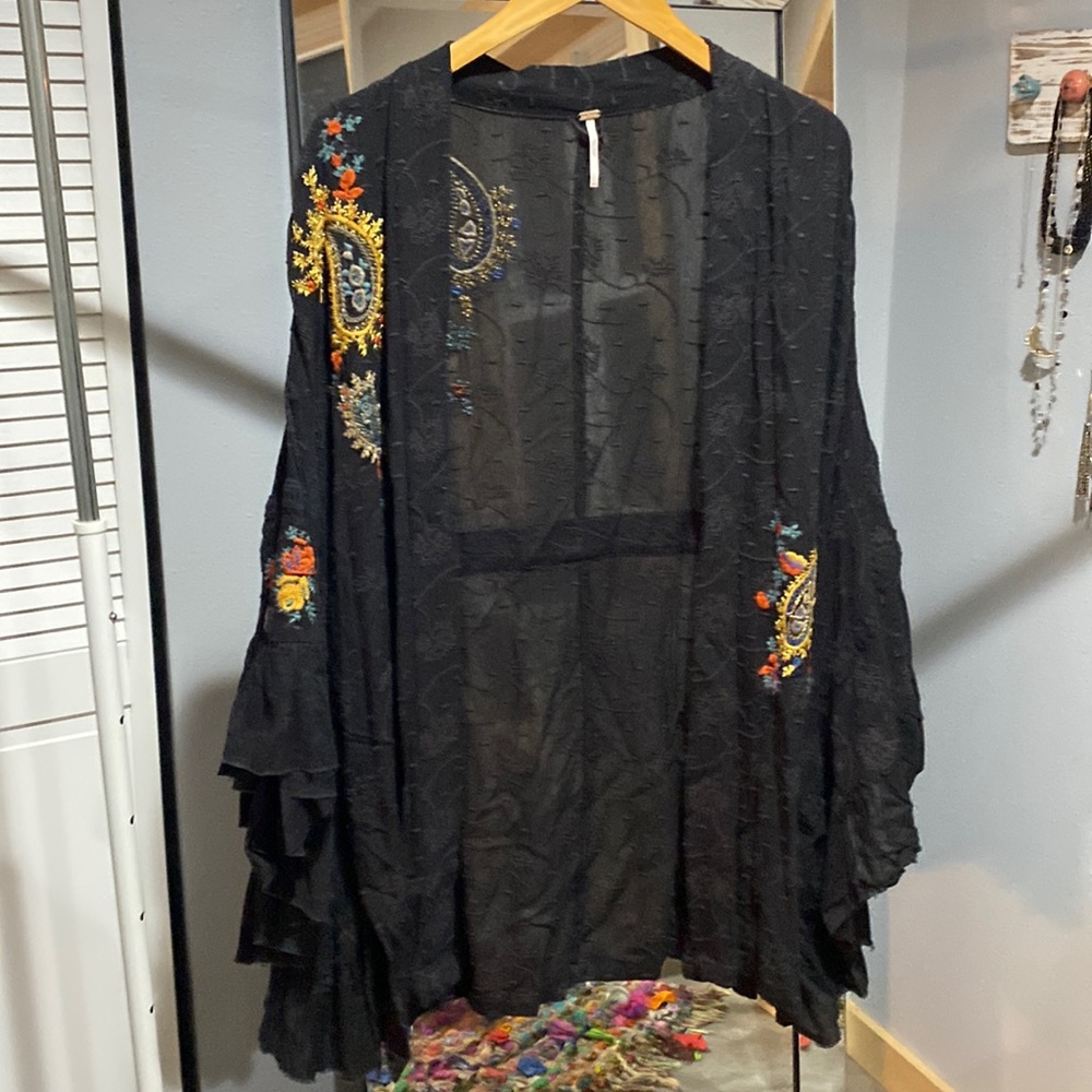 Absolutely Beautiful Free People Kimono! Great used condition.